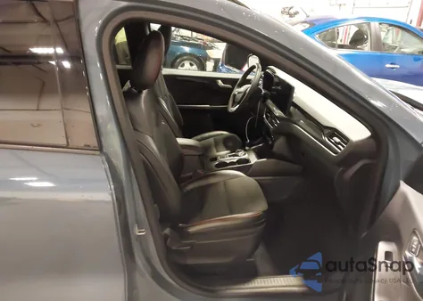 2023 Ford Escape St-Line z USA, uszkodzony, nr VIN 1FMCU9MN5PUA02028